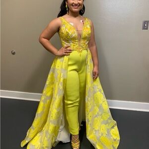 Fun fashion! Looks absolutely amazing on stage! Won multiple overall!